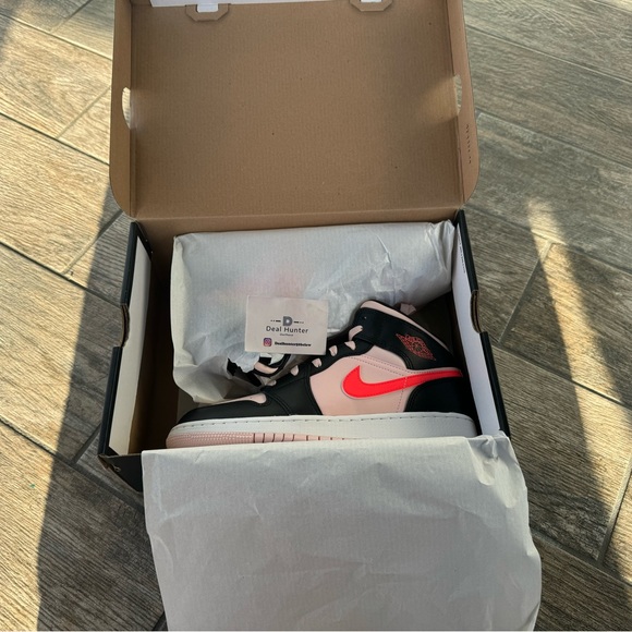 Brand New Air Jordan 1 Mid “Valentine’s Day” Big Kids Sneakers (K7/W8.5) - Picture 8 of 9